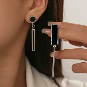 ‼️NEW IN‼️Chic Black and Silver Geometric Earrings+Gift Box 🎁